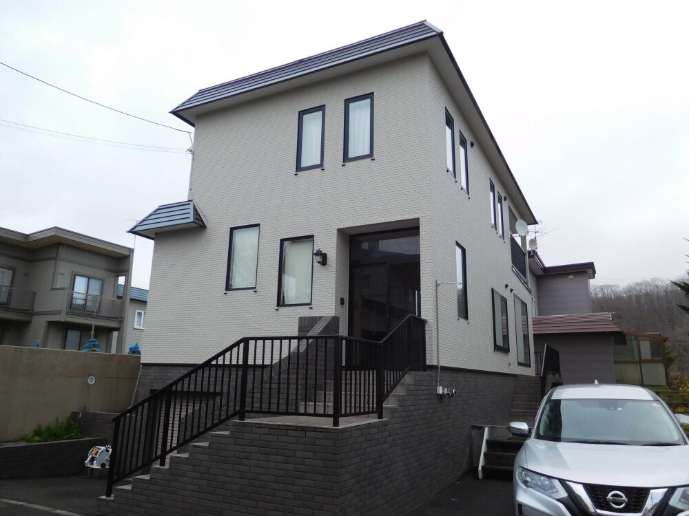 札幌市南区｜光触媒サイディング施工及び塗装工事