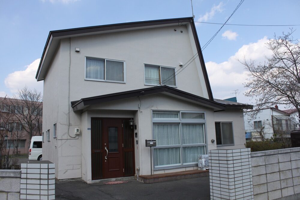 札幌市南区 金属系サイディングへの全面張替え工事 施工前
