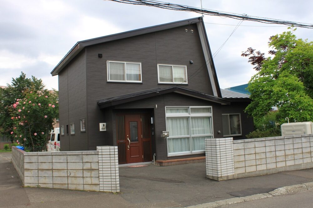 札幌市南区｜金属系サイディングへの全面張替え工事