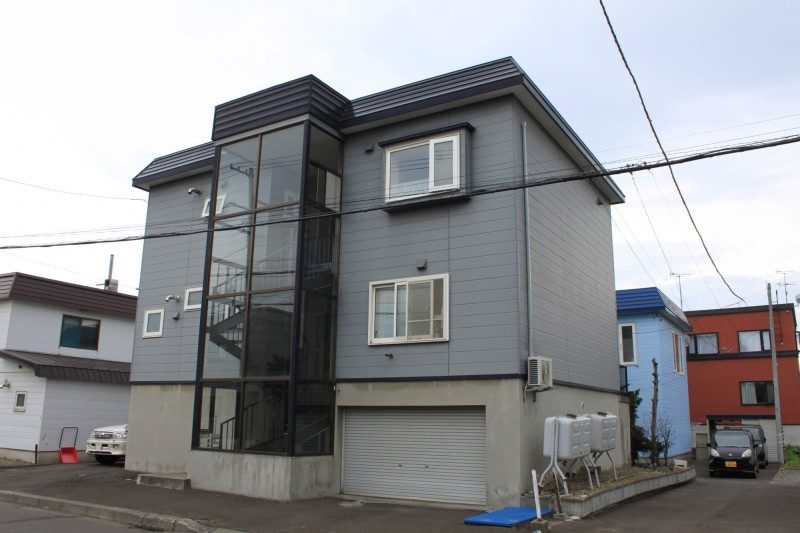 札幌市手稲区 金属系サイディングへの全面張替え工事 施工前
