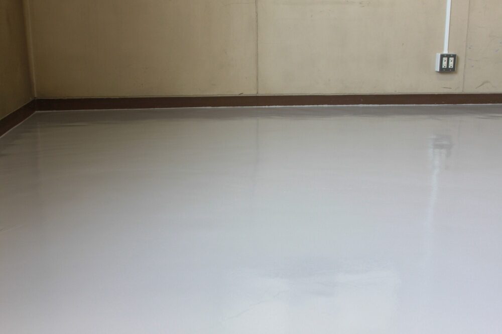 室内コンクリート床の防水塗装