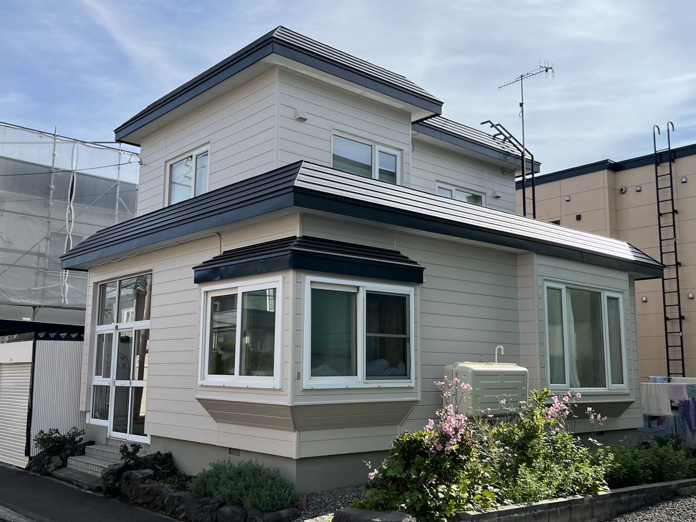 札幌市西区 金属系サイディングの塗り替え